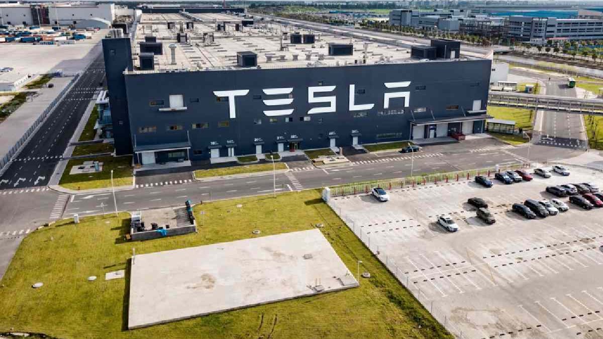 Rajkotupdates.news : political leaders invited elon musk to set up tesla plants in their states