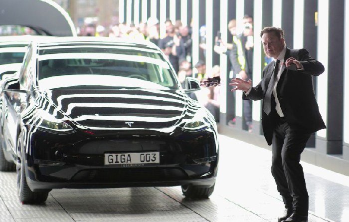 Rajkotupdates.news political leaders invited elon musk to set up tesla plants in their states - Benfits