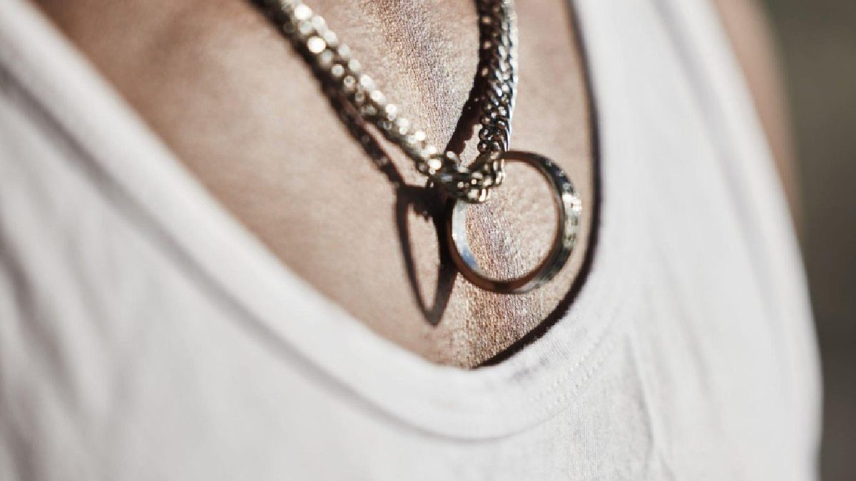 Is It Good To Wear Silver Chain For Men?